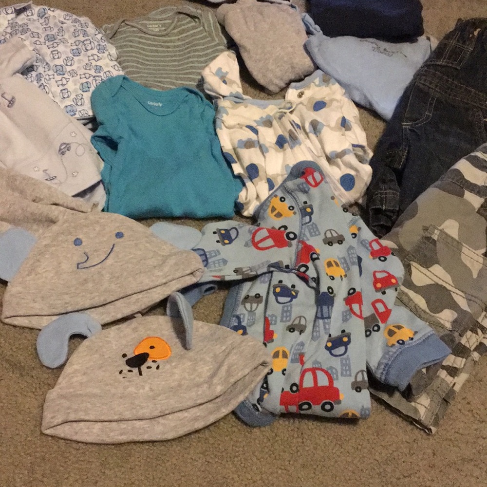 Newborn to three month clothing - Picture 4 of 4